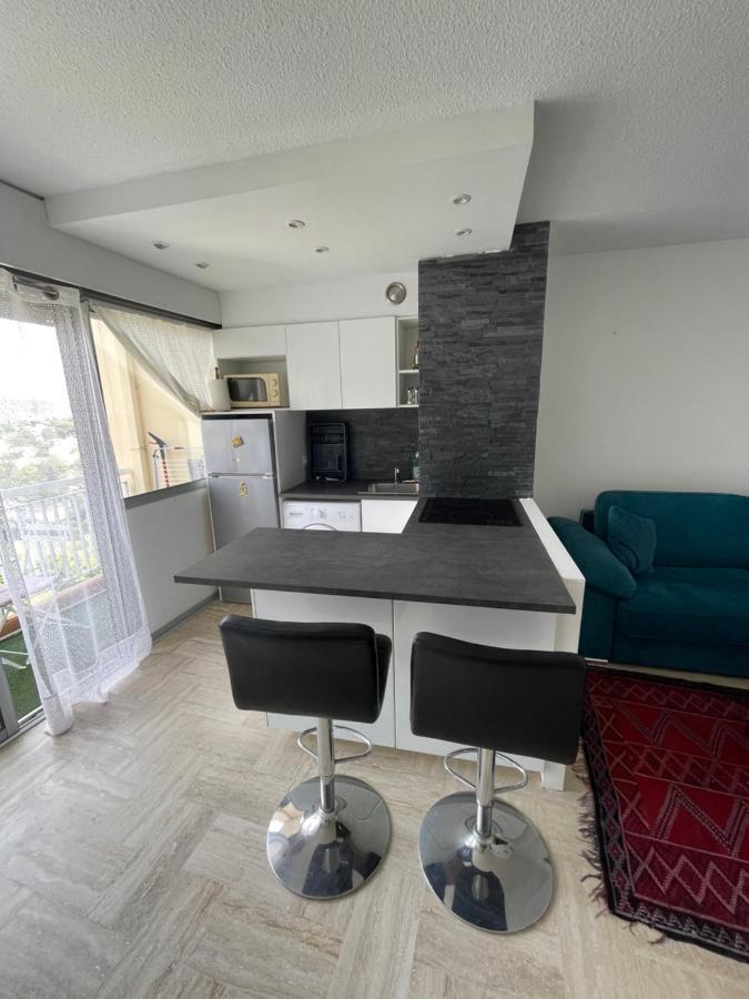 Beau Studio Dans Residence Avec Piscine Et Vue Sur La Ville - 5Min Des Plages Mandelieu Exterior foto